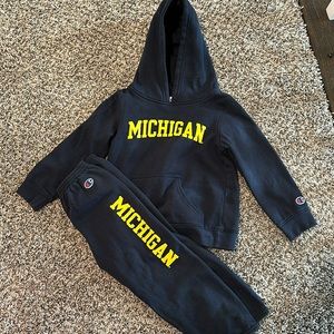 Size 4T Michigan sweatshirt sweatpants Jogging Suit hoodie champion